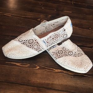 Natural Moroccan Crochet Slip-Ons